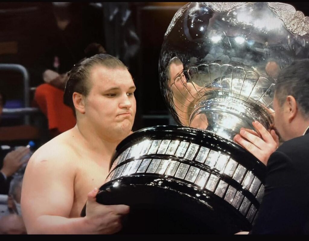 Ukrainlane,Aonishiki võitis 4 eurooplasena Jaapani profiliiga suurtuniiri Kyushu